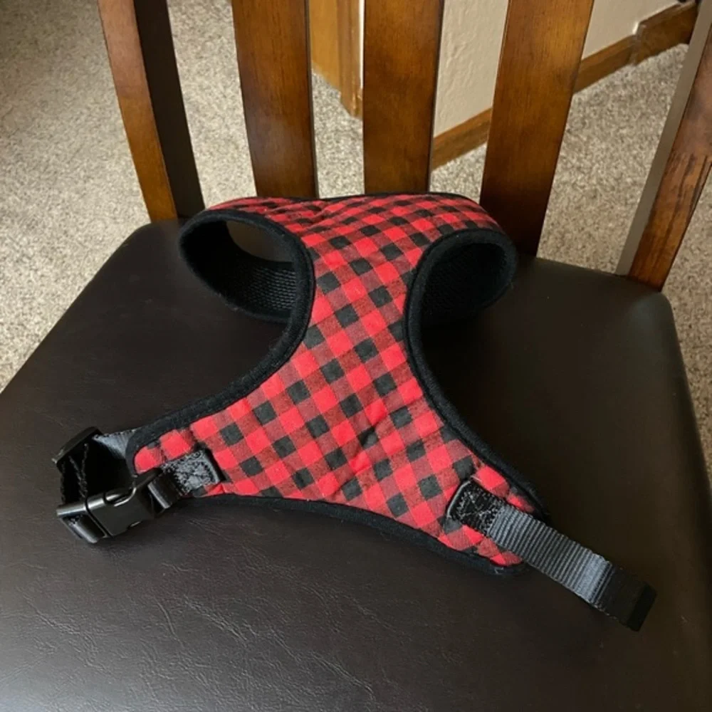 NWOT Med Sz Black/Red Plaid Adjustable Dog Harness
